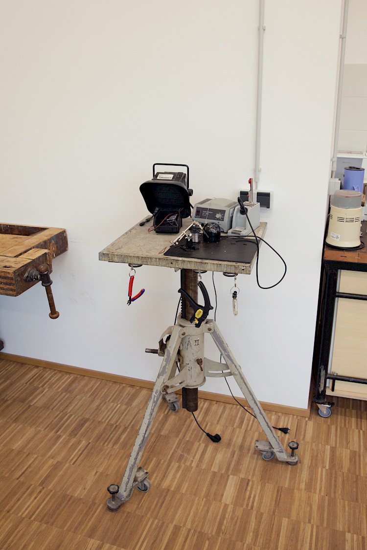 Bildname: folkwang-industrial-design-elektromechanische_werkstatt-larp5g